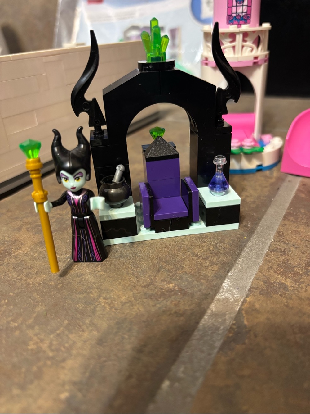 LEGO Disney Princess 43211 Aurora's Castle – 99% Complete w/ Instructions - Picture 7 of 10
